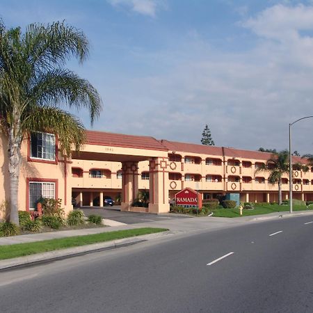 Ramada By Wyndham Ontario Hotel Exterior foto