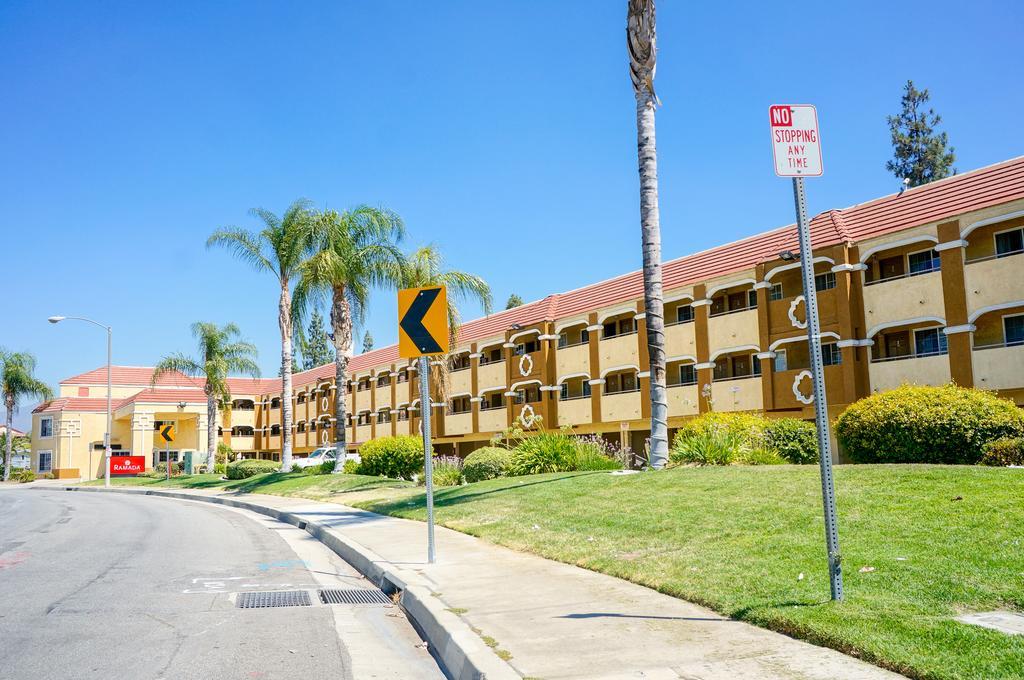 Ramada By Wyndham Ontario Hotel Exterior foto