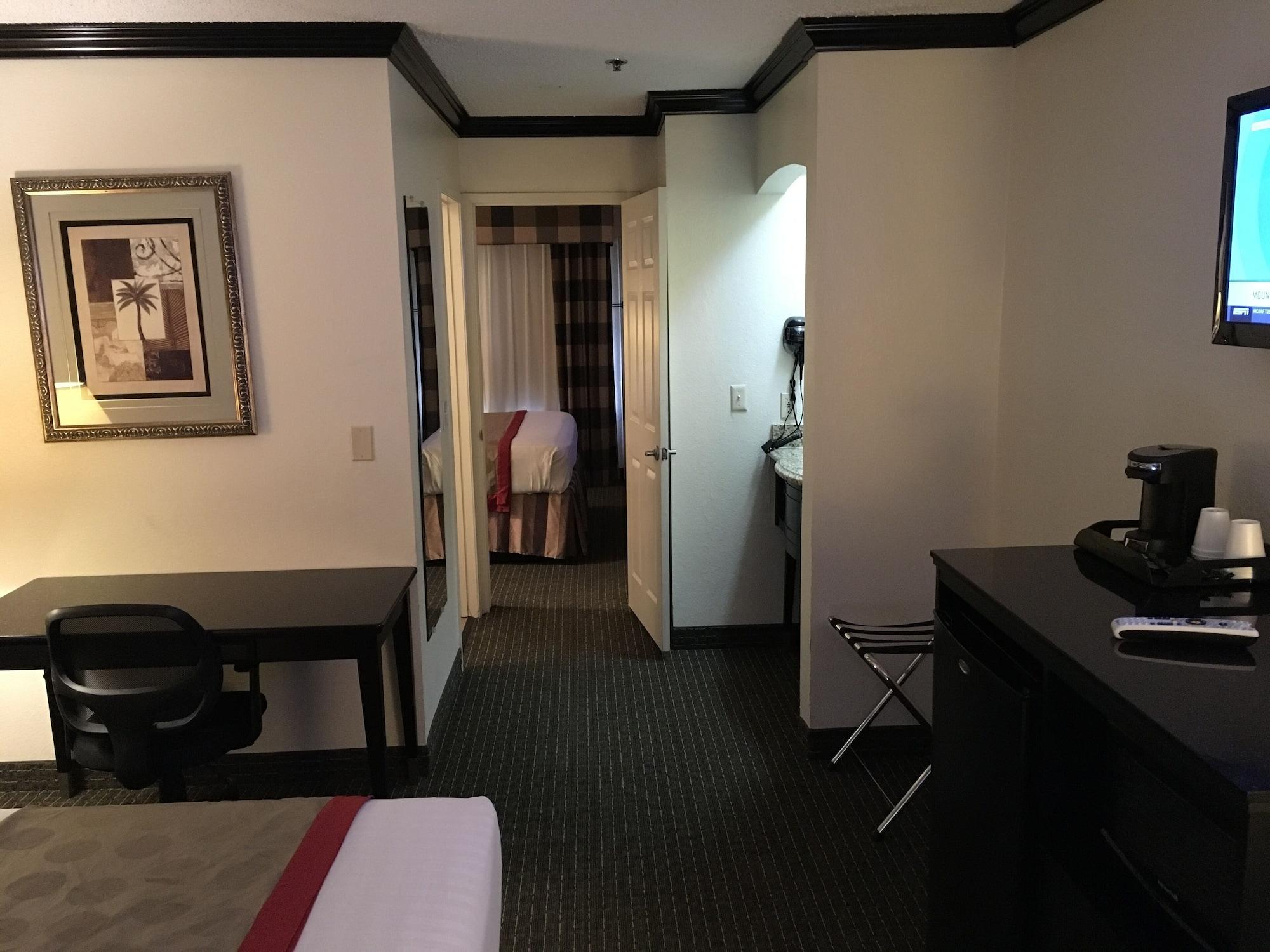 Ramada By Wyndham Ontario Hotel Exterior foto